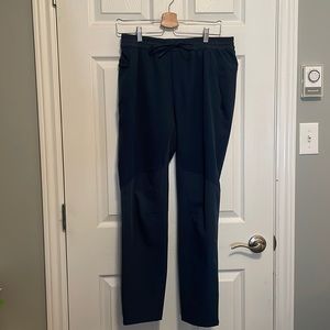 Men’s LuLulemon Pants, drawstring. Excellent condition. Snap at bottom of leg.